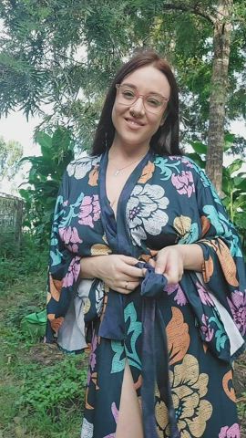 Ever wanted to see what's under your neighbour's robe? : video clip