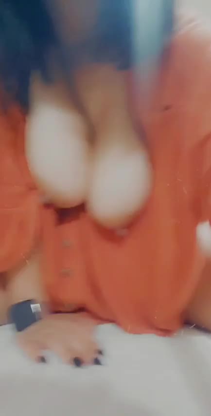 Watch them bounce💋 : video clip