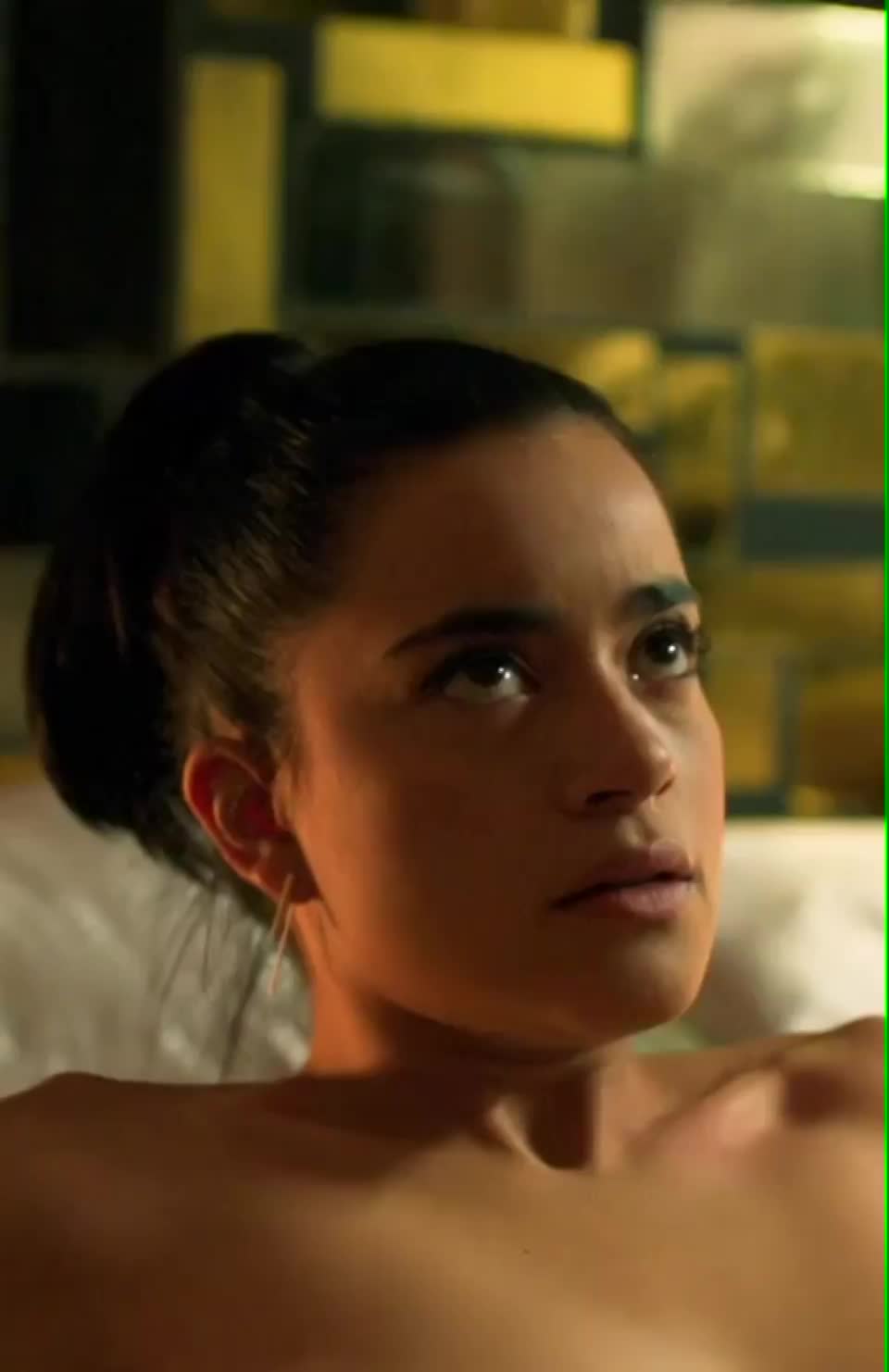 Paulina Gaitán As Tata Escobar In Narcos : video clip