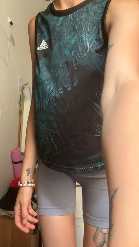 showing off my small tits : video clip