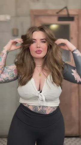I’m the type of girl to send you a “meet me in the bathroom” so you I can walk around with your cum inside me for the reset of our date : video clip