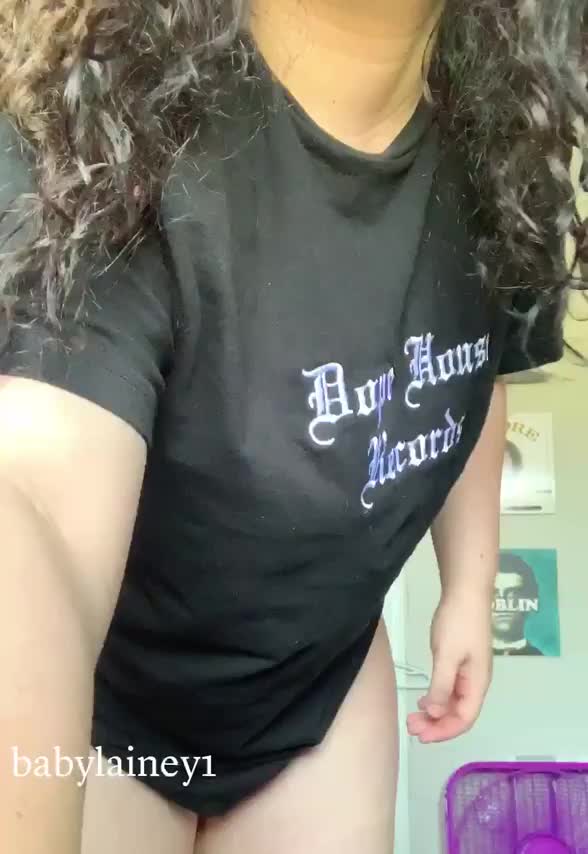 do you like curvy pale girls? : video clip