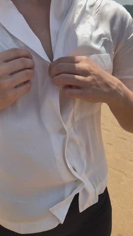 Biggest Nipples Almost Caught In Public : video clip