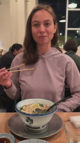Couldn't help but flash my date, and the restaurant, at my birthday dinner [GIF] : video clip