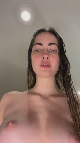 Let’s see how good you are with your tongue : video clip