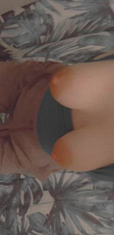 Bouncing my titties!!! 😈😈😈 : video clip