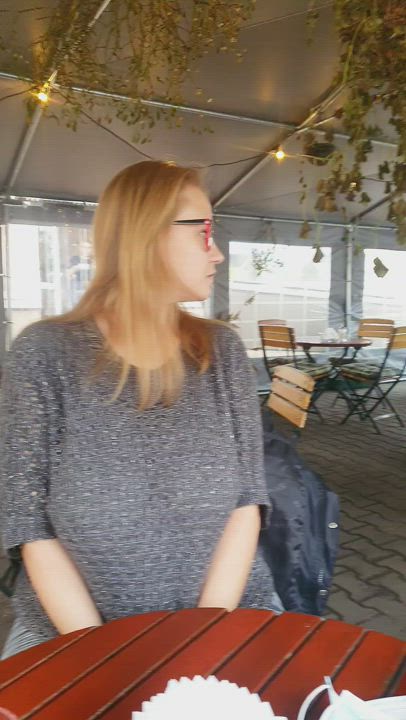 I have to admit that this waitress surprised me, but ultimately... Voilà. Heh : video clip