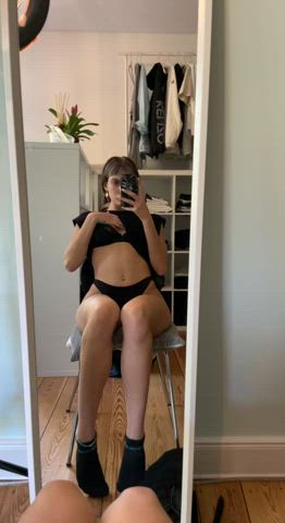 If even 4 guys see my 18 y/o ass, I’ll celebrate and fuck myself 💕 : video clip