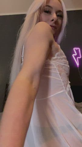 pull my dress up, touch my ass and lick my asshole : video clip