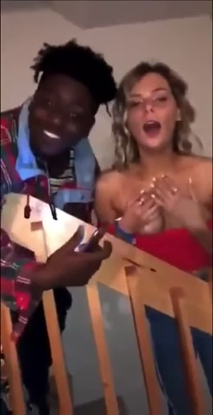 Anyone have her name or the full sauce ? : video clip