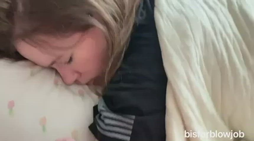 Wake me up with cum or don’t wake me up. : video clip