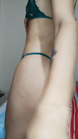 Would u bruise it for me if I ask nicely : video clip