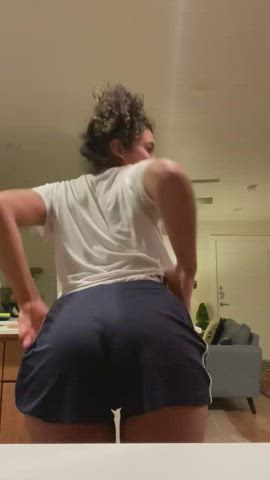 I need a face to sit on! : video clip