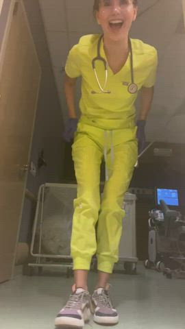 A plug keeps me awake on a long shift : video clip