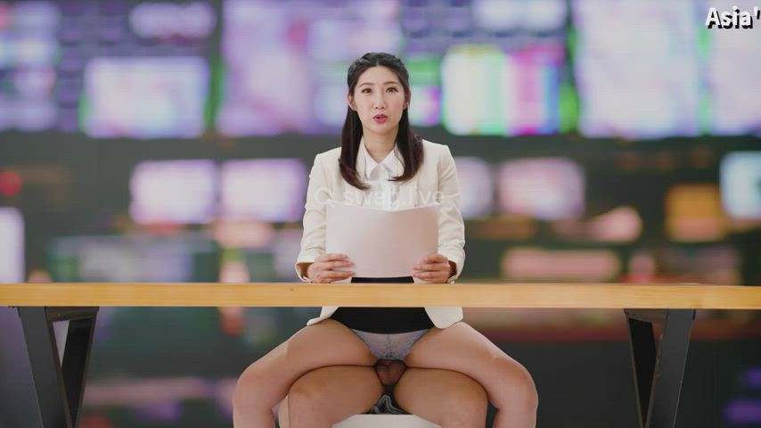 News presenter : video clip