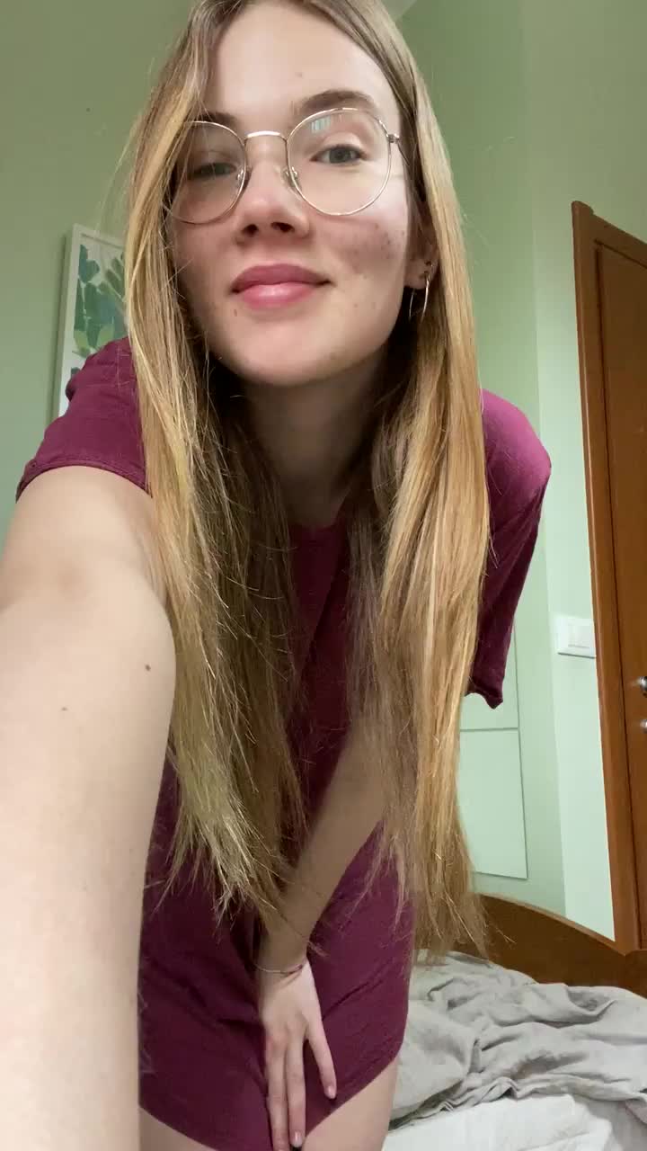 Are you proud of this big juicy booty daddy? : video clip