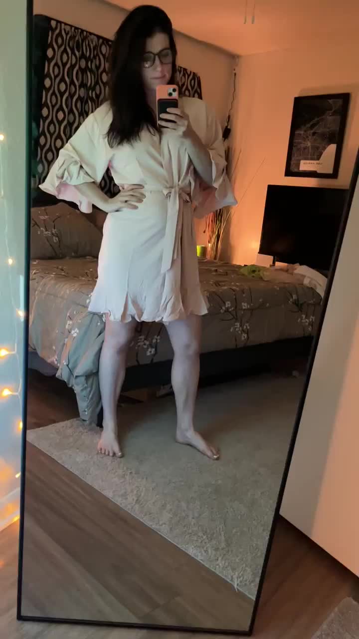 My invitation for us to go back to bed… : video clip