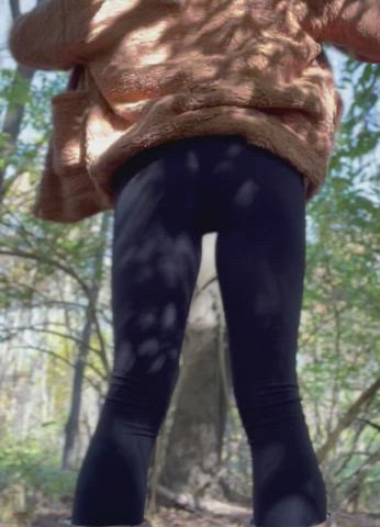 Spread my asshole outside for the very first time 😳 : video clip