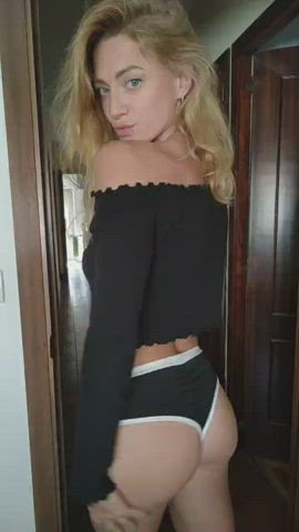 Would you eat my ass better than my ass eat my shorts? : video clip