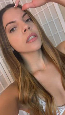 Bratty body & tight pussy : video clip