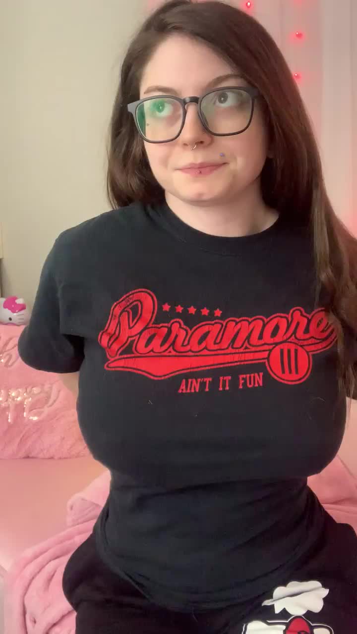 Would you still fuck me with no makeup on? : video clip