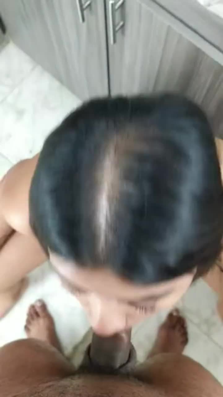 I love giving head in the kitchen : video clip