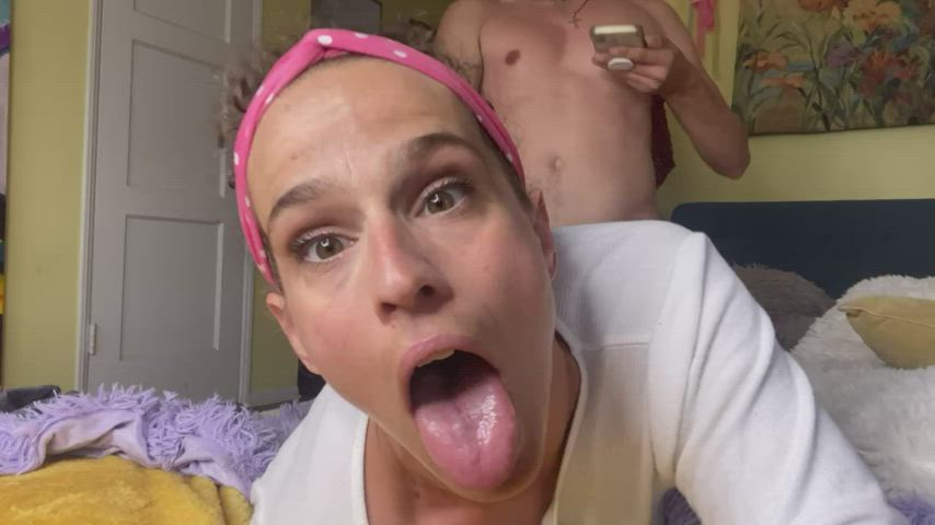 The BF fucks me as I talk to you. [fm] : video clip