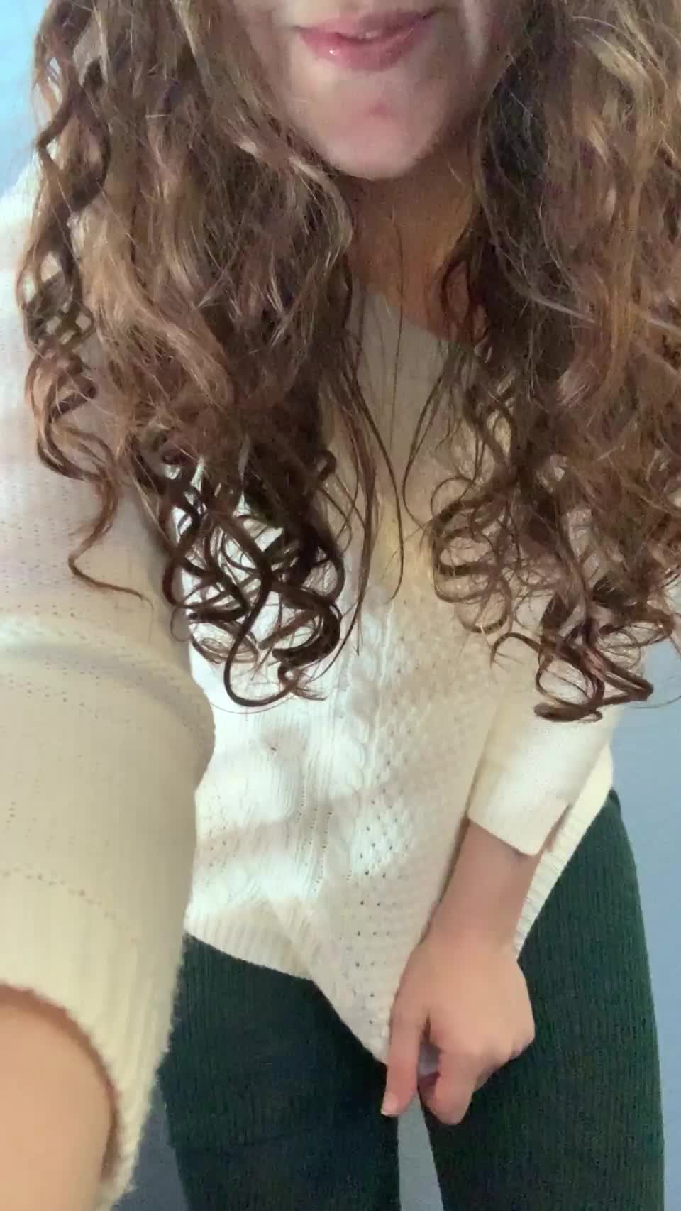 anyone else excited for sweater and thigh high season? : video clip