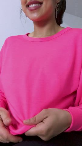 The smile or the tits? Choose well : video clip