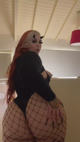 Would you fuck me? Yes or no 😈 : video clip