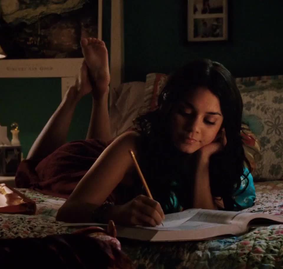 Vanessa Hudgens [High School Musical 3 - Senior Year] : video clip
