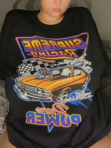 Look what I’m hiding under my tshirt! : video clip