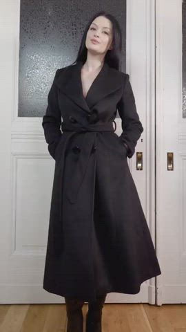 Black coat : video clip