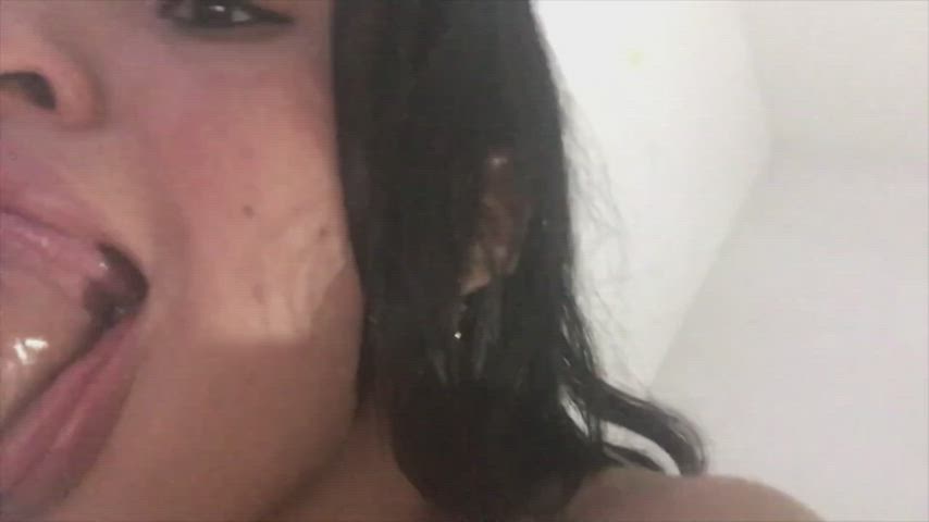 Brunette deep blowjob : video clip