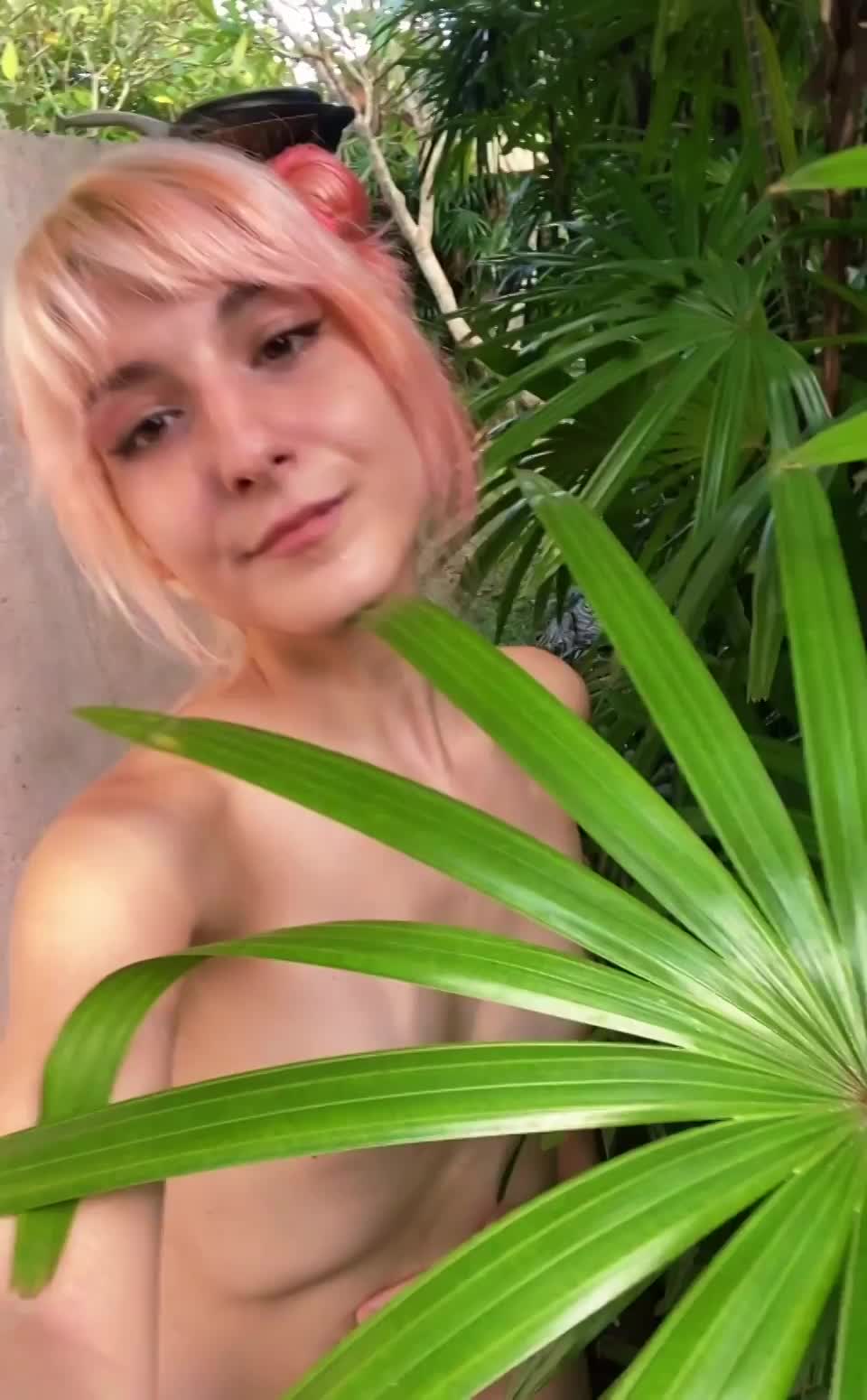 Went out to get just a little bit of a naked tan, probably not a good idea : video clip