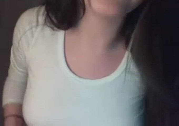 Just imagine these swollen full of milk : video clip