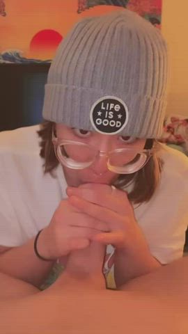 Nerdy teen loves cum : video clip