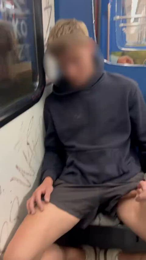 Messy Goon in public : video clip