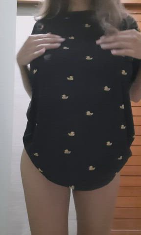 Here come the boobs [OC] : video clip
