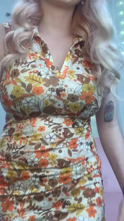 Try and maintain eye contact with me, bet you can't : video clip
