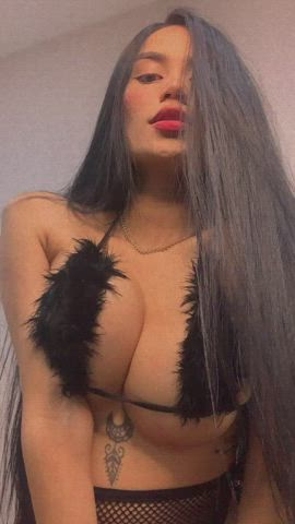 Black is always a good idea, isn’t it? : video clip