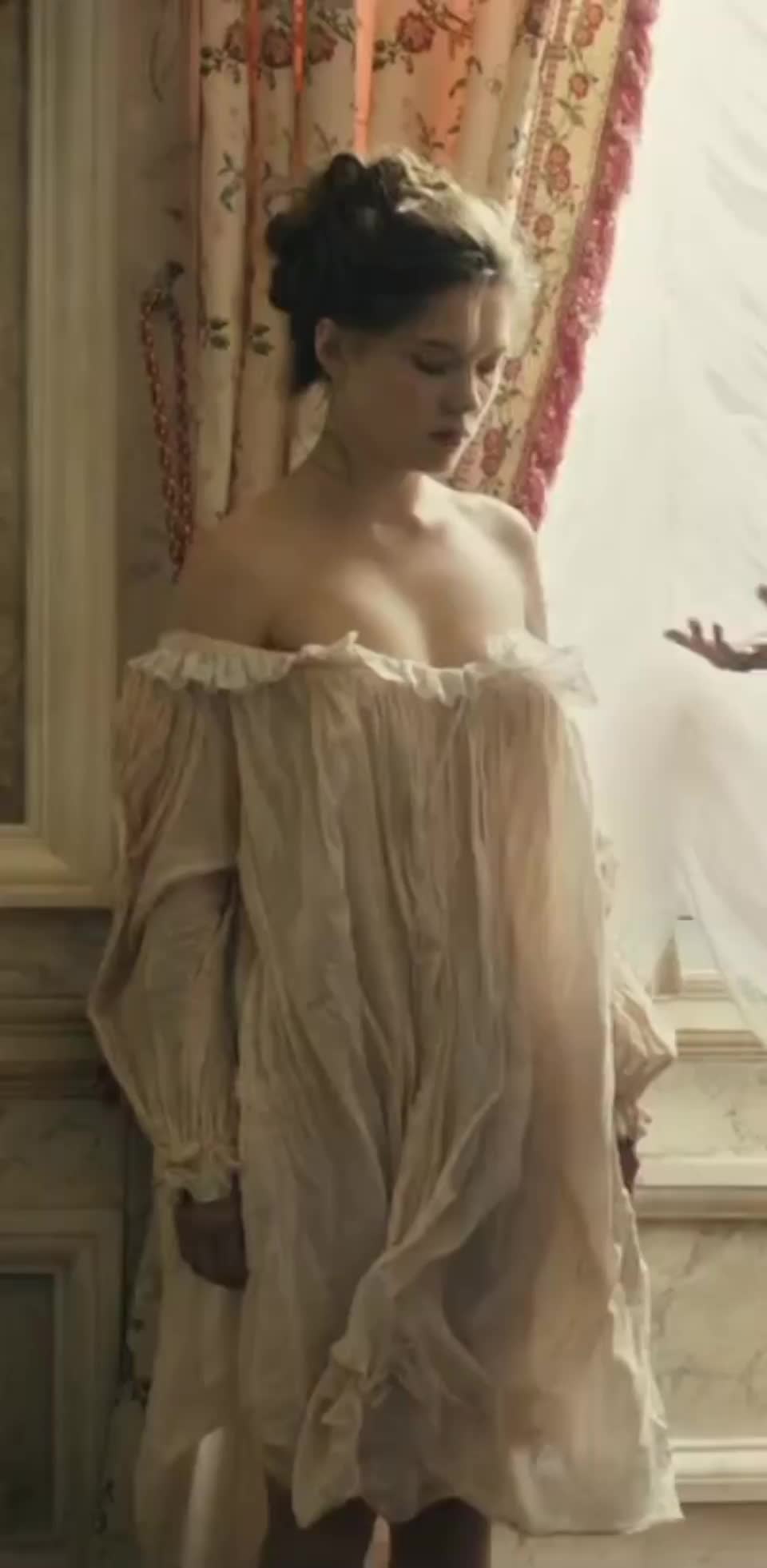 Léa Seydoux in Farewell, My Queen (2012) : video clip
