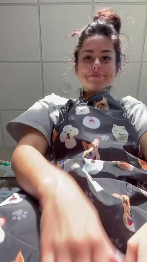 had to do a pussy flash on my break!😘 : video clip