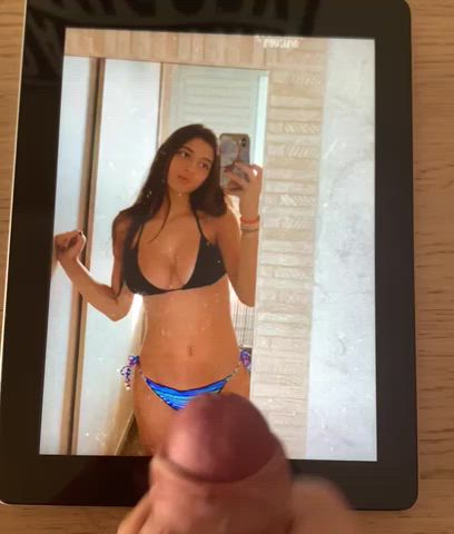 Who loves cum ? : video clip