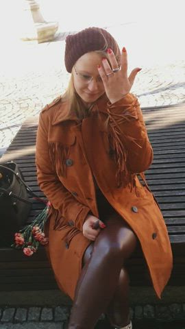 Caught. Heh. Happy Valentine's Day from me. Kisses. [GIF] : video clip