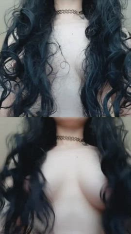 MikeyyRoses9 moves her hair to show her bouncing boobs : video clip