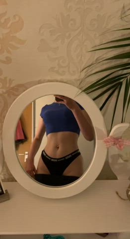 Bet you can't remember the color of my top : video clip