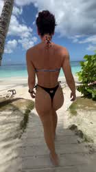 What’s the view of your choice? 🍑 or beach : video clip
