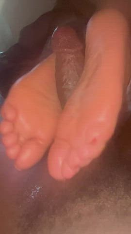 Reverse footjob from lightskin ebony milf : video clip