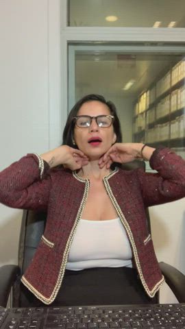 A hard day at work... [gif] : video clip